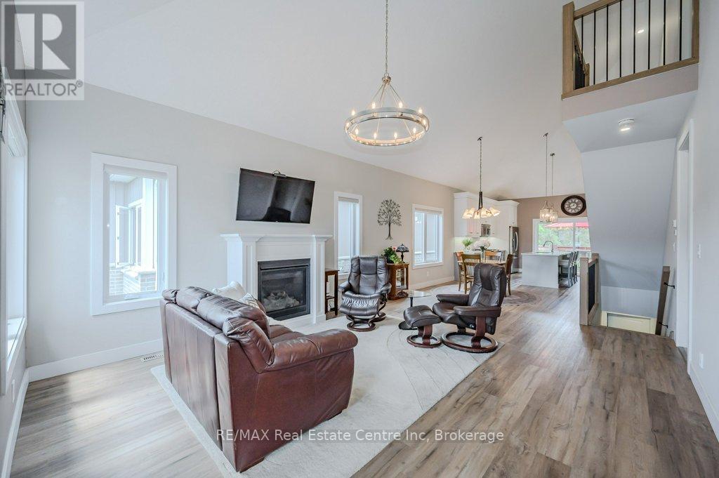 18 - 744 Nelson Street W, Norfolk (Port Dover), ON - Indoor Photo Showing Living Room With Fireplace