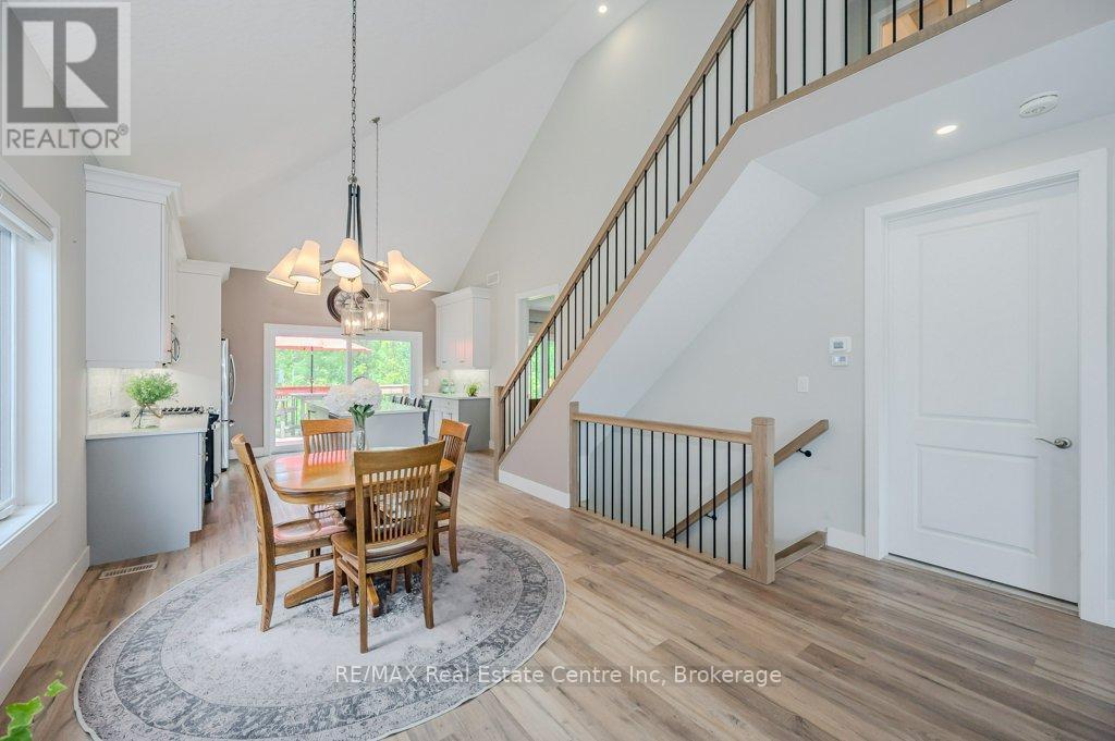 18 - 744 Nelson Street W, Norfolk (Port Dover), ON - Indoor Photo Showing Dining Room