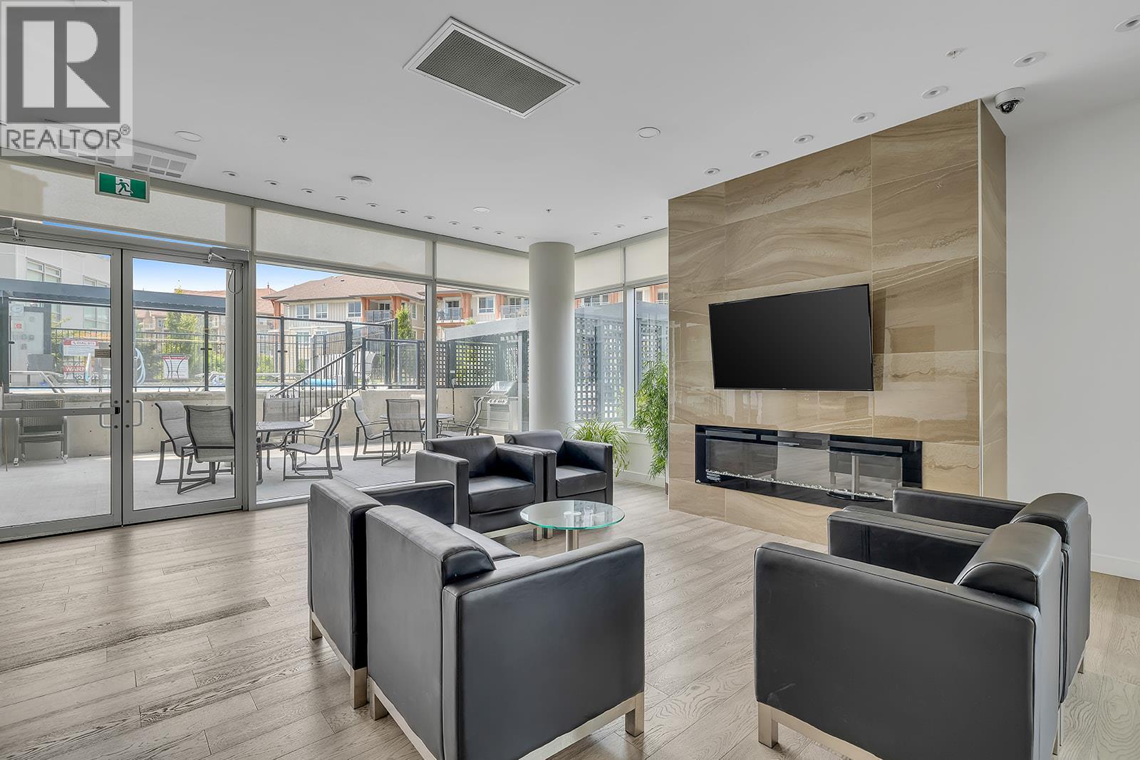 1151 Sunset Drive Unit# 905, Kelowna, BC - Indoor Photo Showing Other Room With Fireplace