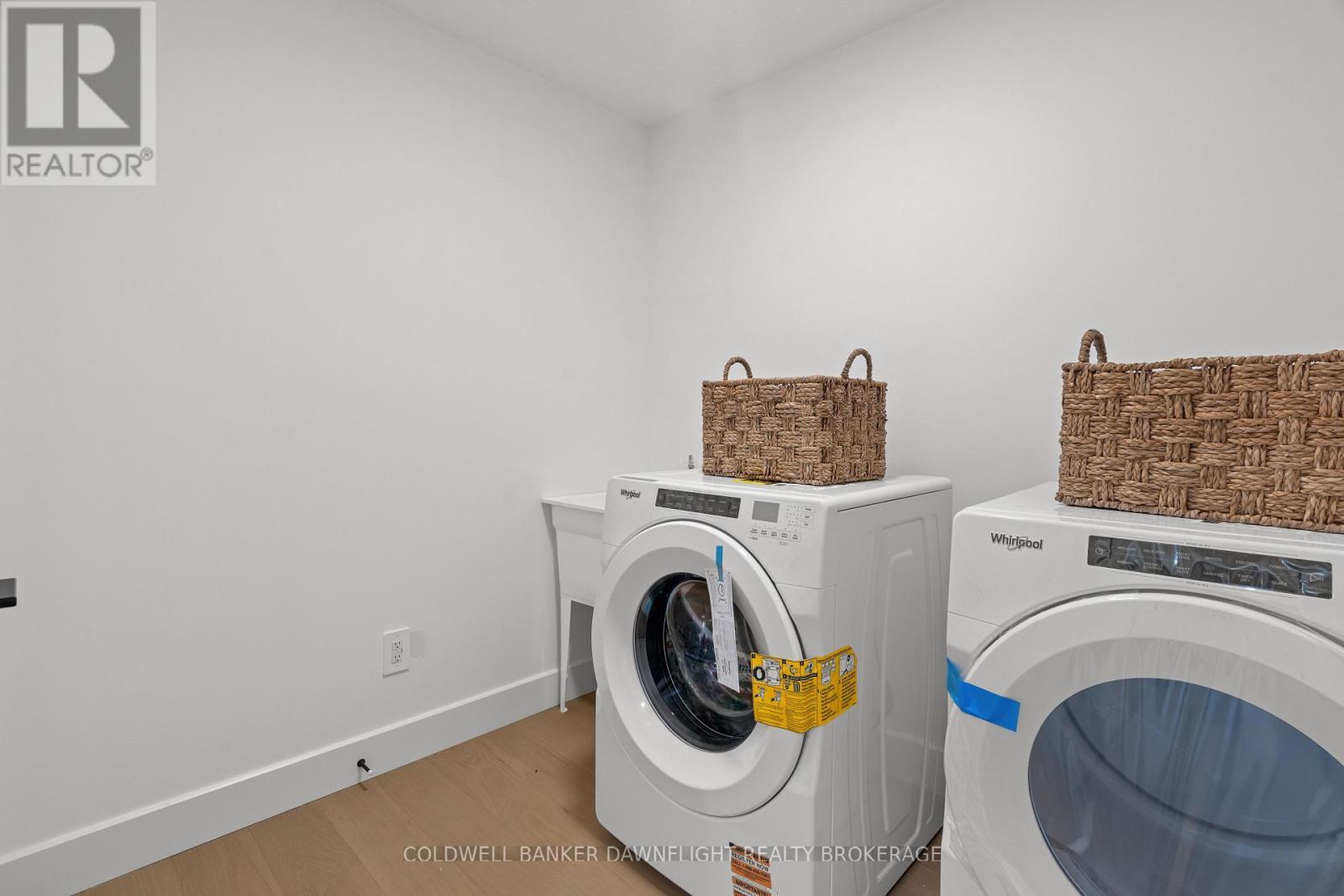 18 - 147 Scotts Drive, Lucan Biddulph (Lucan), ON - Indoor Photo Showing Laundry Room