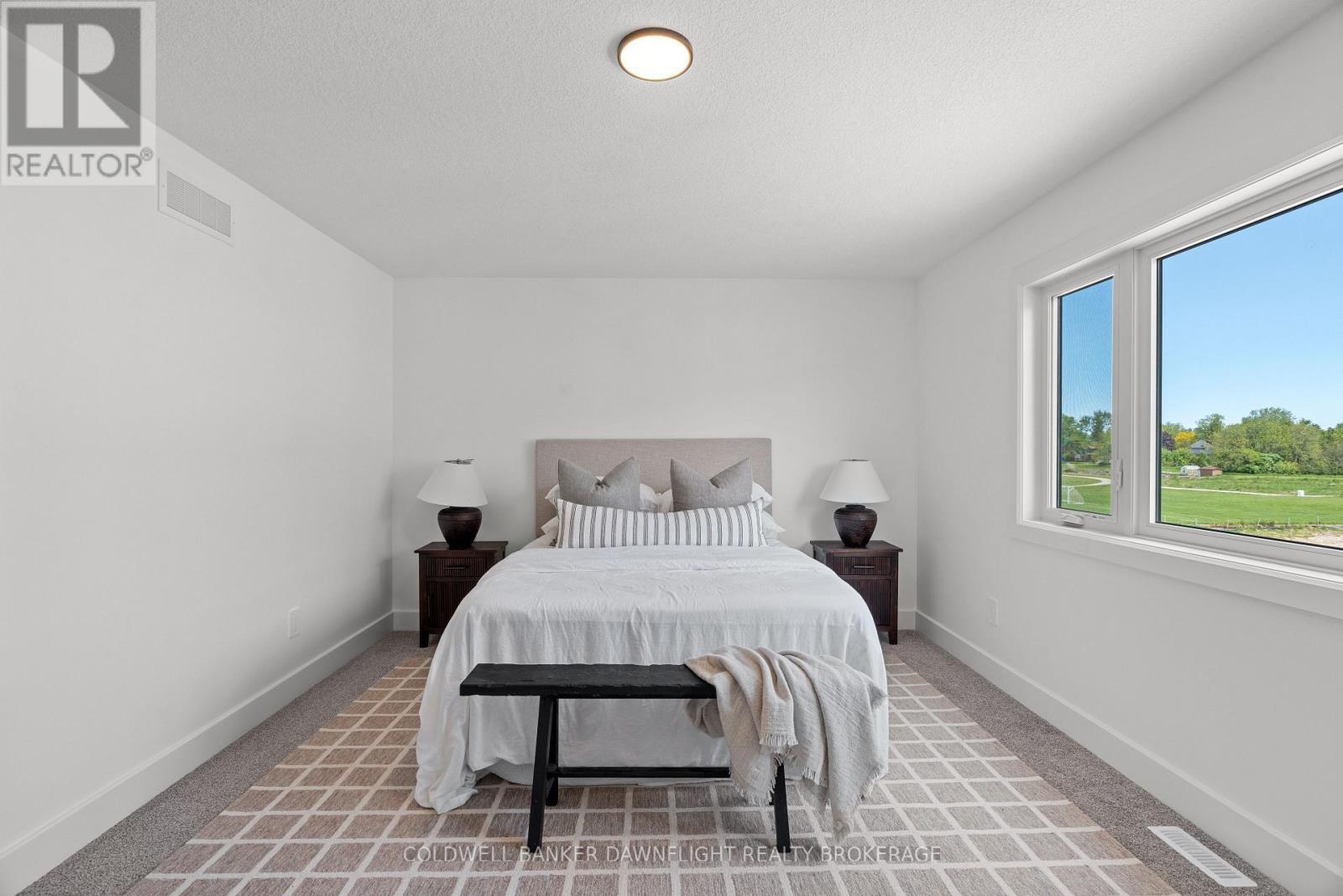 18 - 147 Scotts Drive, Lucan Biddulph (Lucan), ON - Indoor Photo Showing Bedroom