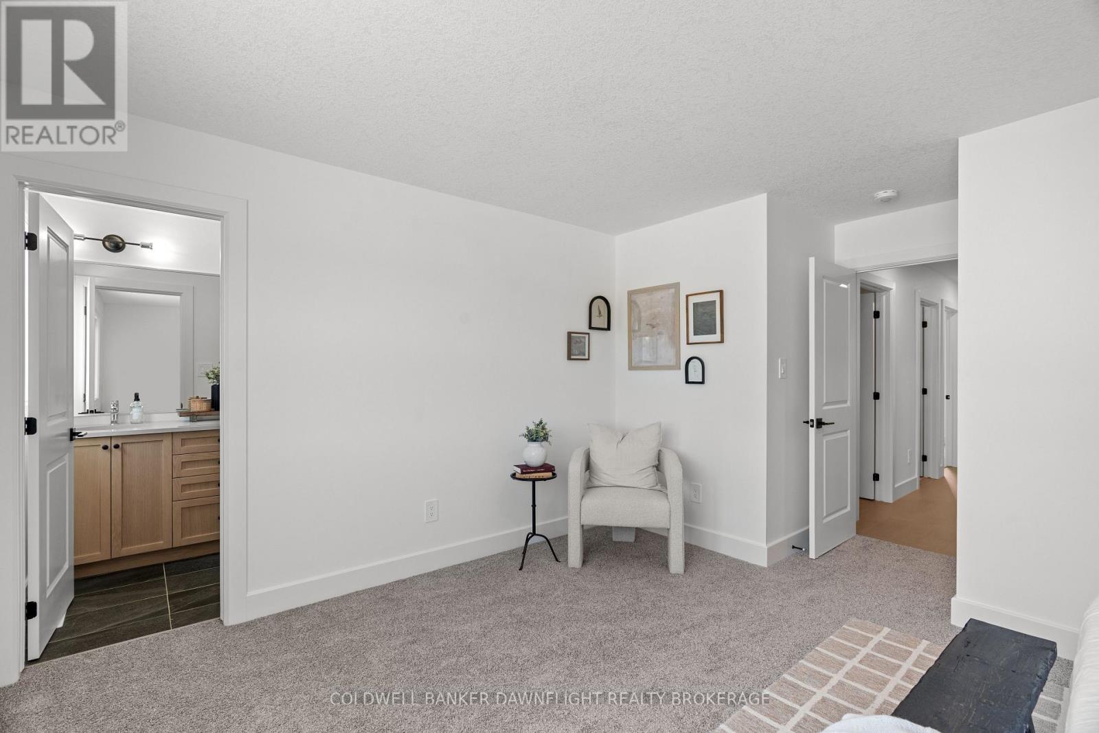 18 - 147 Scotts Drive, Lucan Biddulph (Lucan), ON - Indoor