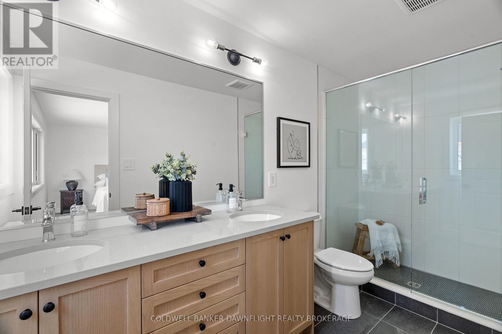 18 - 147 Scotts Drive, Lucan Biddulph (Lucan), ON - Indoor Photo Showing Bathroom