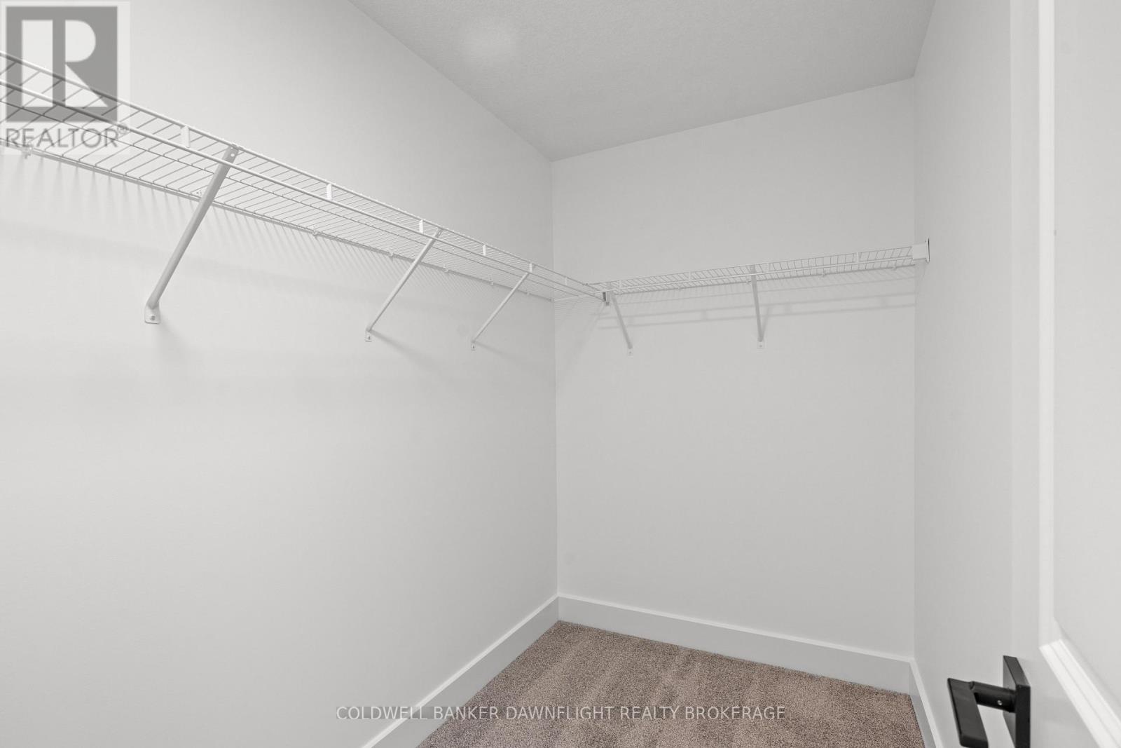 18 - 147 Scotts Drive, Lucan Biddulph (Lucan), ON - Indoor With Storage