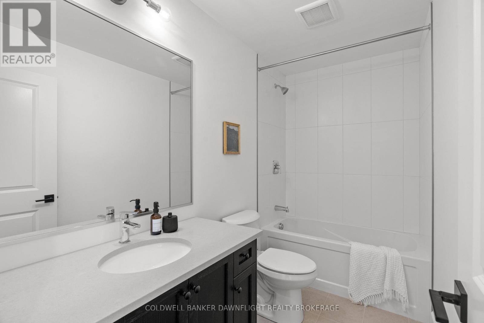 18 - 147 Scotts Drive, Lucan Biddulph (Lucan), ON - Indoor Photo Showing Bathroom