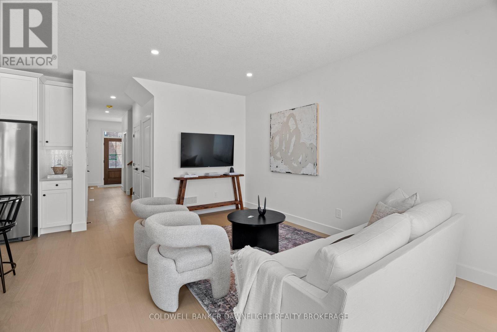 18 - 147 Scotts Drive, Lucan Biddulph (Lucan), ON - Indoor Photo Showing Living Room