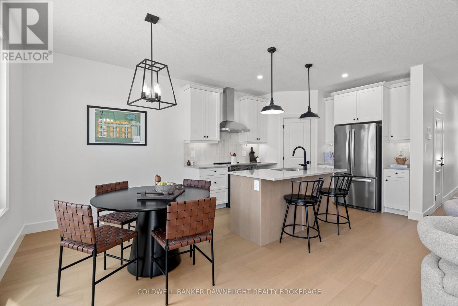 18 - 147 Scotts Drive, Lucan Biddulph (Lucan), ON - Indoor