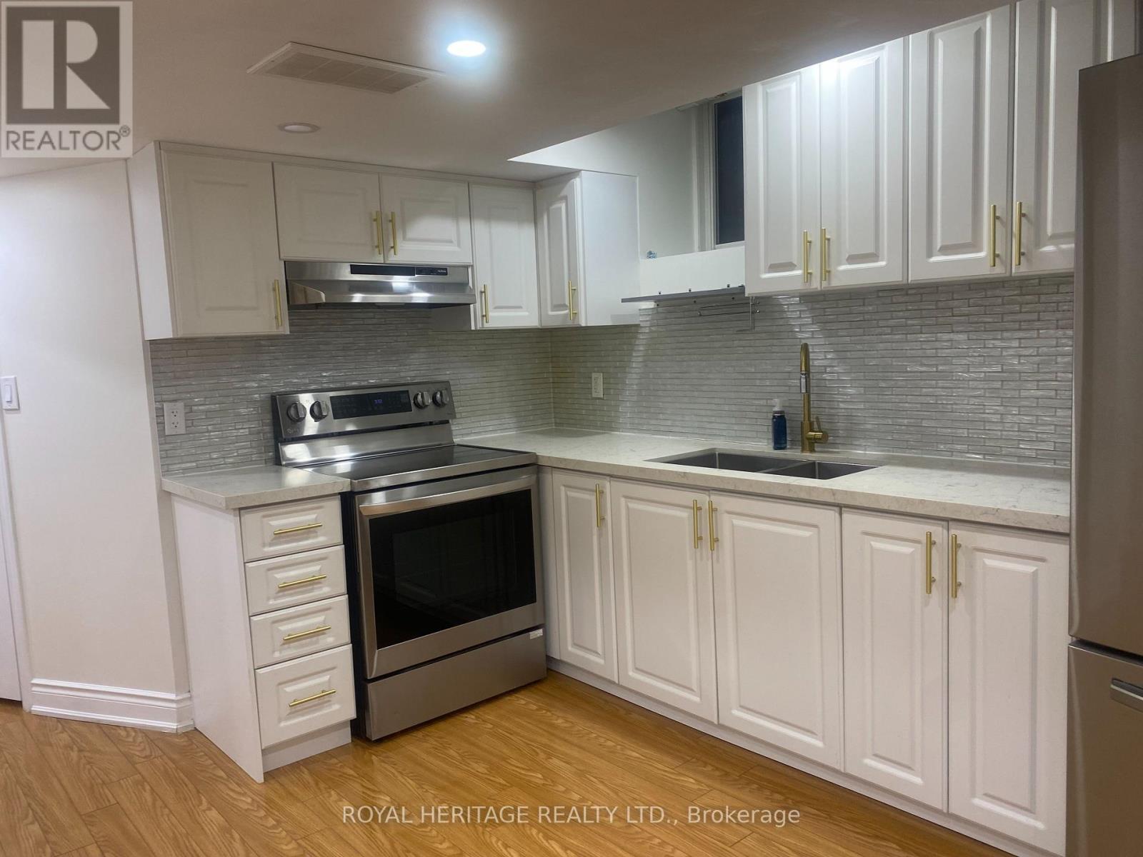 24 Reed Drive, Ajax, ON - Indoor Photo Showing Kitchen With Upgraded Kitchen