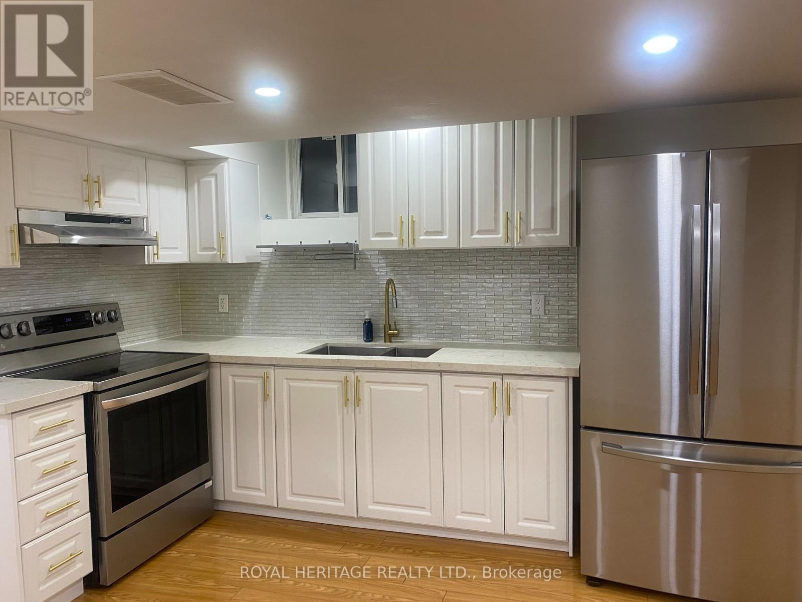 24 Reed Drive, Ajax, ON - Indoor Photo Showing Kitchen With Upgraded Kitchen
