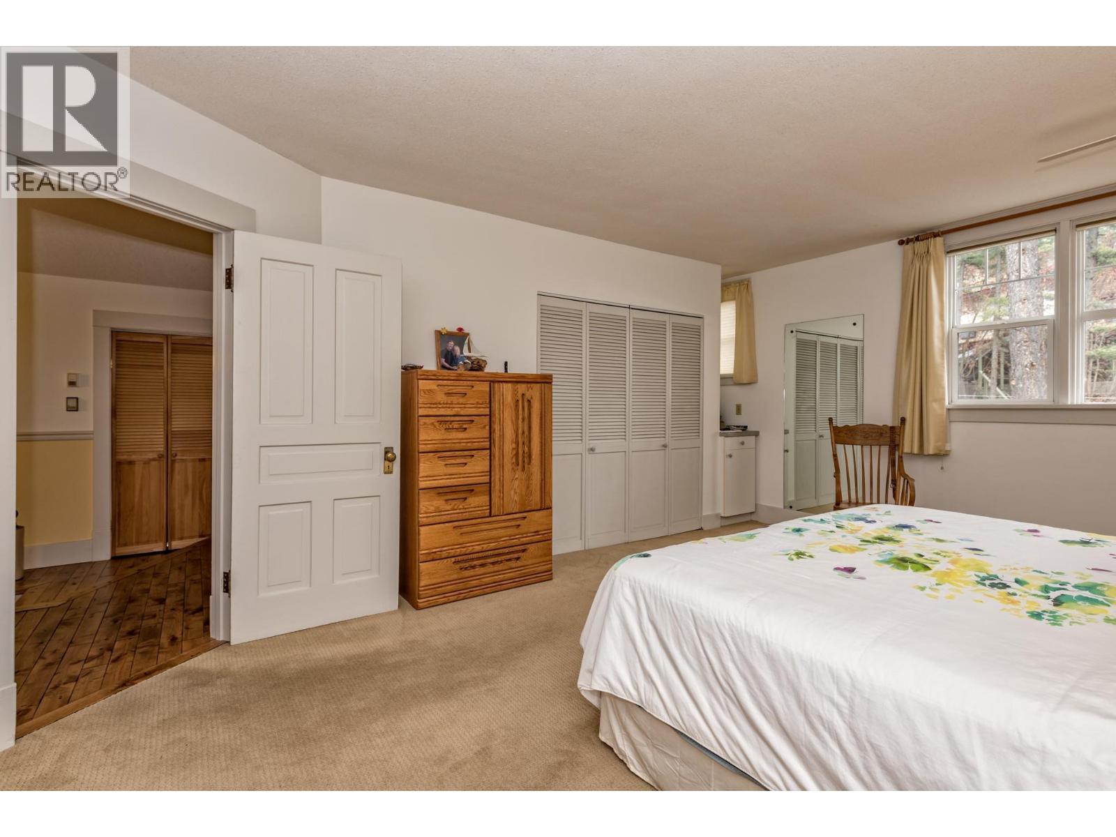 9739 Delcliffe Road, Vernon, BC - Indoor Photo Showing Bedroom