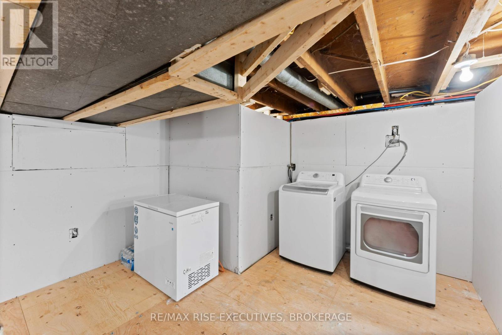 5212 Wilmer Road, South Frontenac (Frontenac South), ON - Indoor Photo Showing Laundry Room
