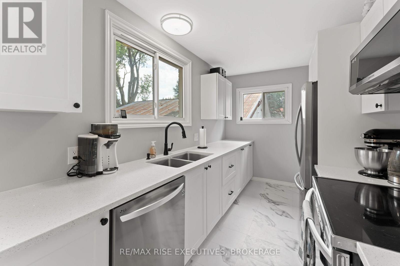 5212 Wilmer Road, South Frontenac (Frontenac South), ON - Indoor Photo Showing Kitchen With Double Sink
