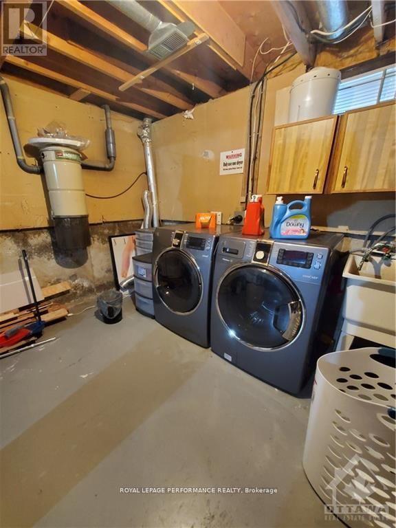 1064 Alenmede Crescent, Ottawa, ON - Indoor Photo Showing Laundry Room