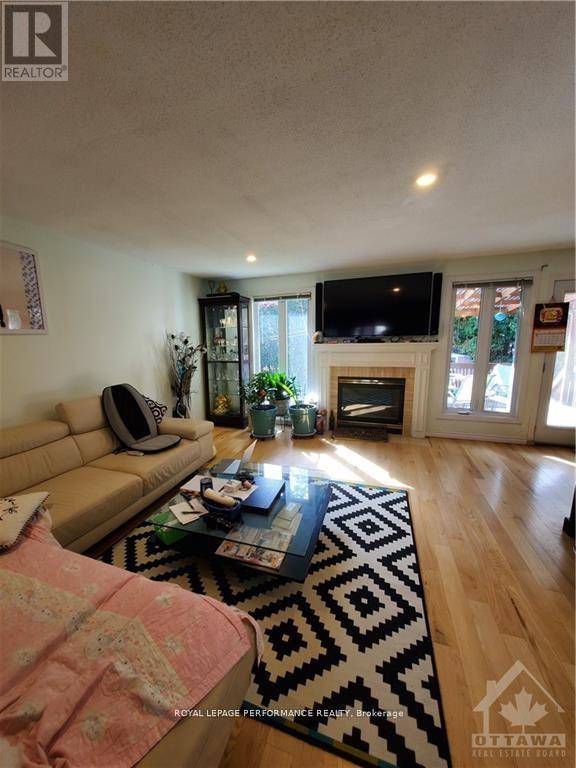 1064 Alenmede Crescent, Ottawa, ON - Indoor Photo Showing Living Room With Fireplace