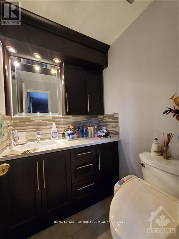 1064 Alenmede Crescent, Ottawa, ON - Indoor Photo Showing Bathroom
