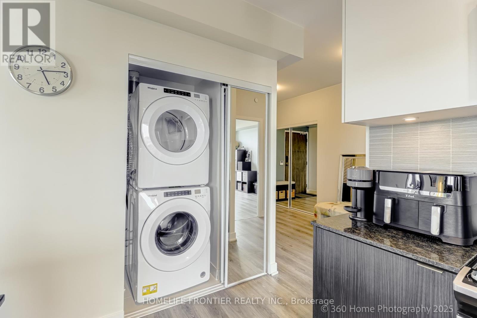 904 - 100 Eagle Rock Way W, Vaughan, ON - Indoor Photo Showing Laundry Room