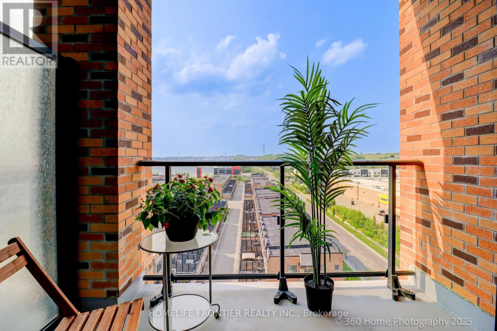 904 - 100 Eagle Rock Way W, Vaughan, ON - Outdoor