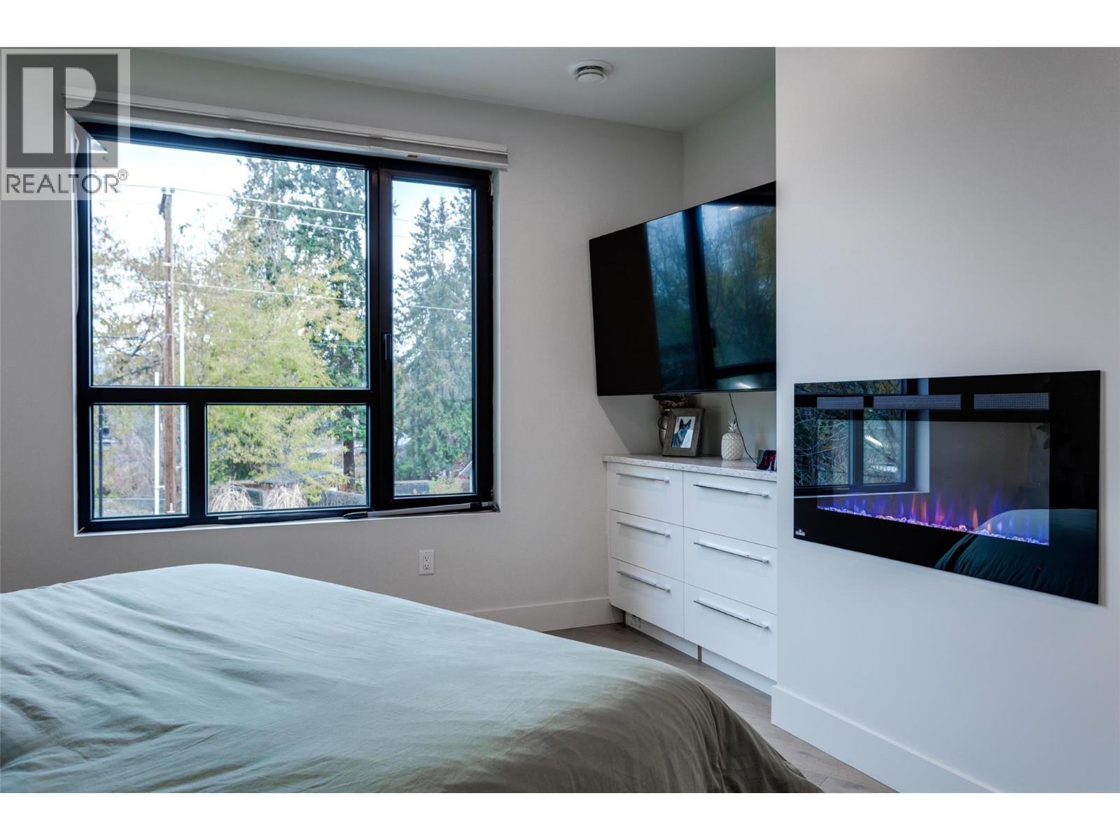 525 Mcclure Road Unit# 9, Kelowna, BC - Indoor Photo Showing Bedroom