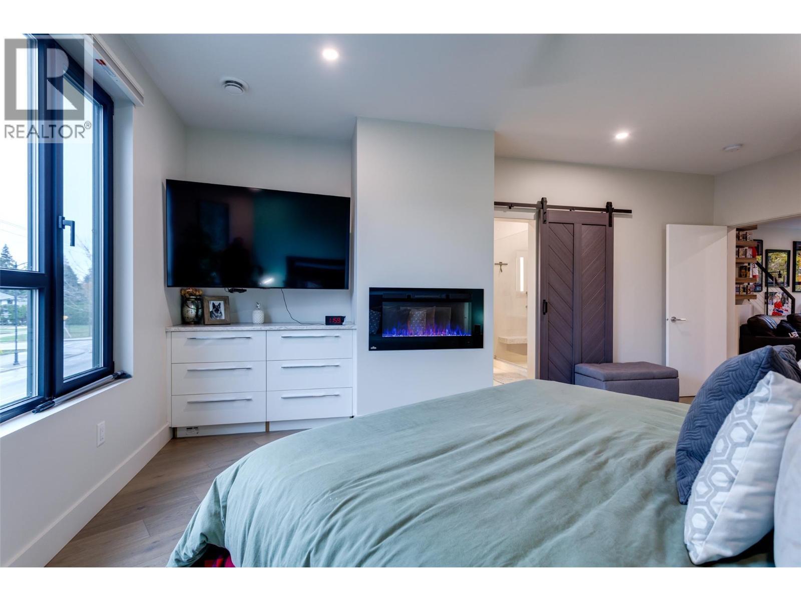 525 Mcclure Road Unit# 9, Kelowna, BC - Indoor Photo Showing Bedroom