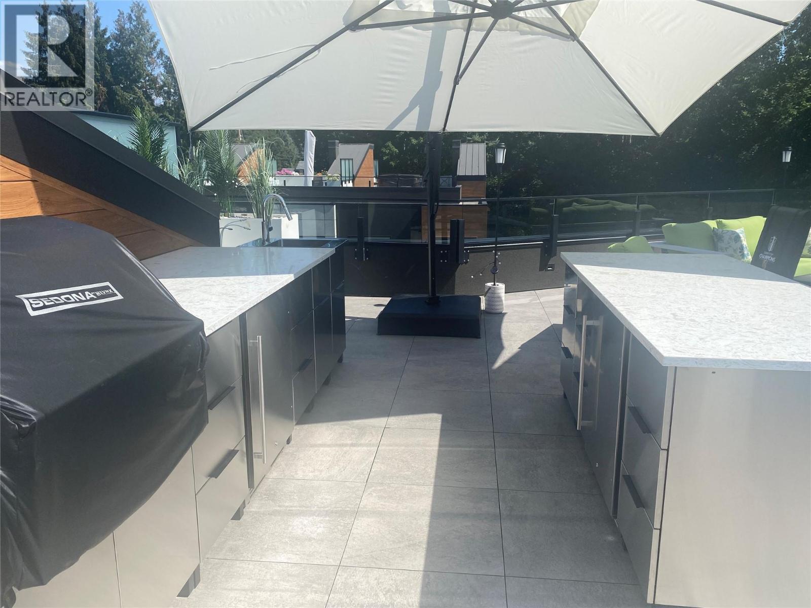 525 Mcclure Road Unit# 9, Kelowna, BC - Photo Showing Laundry Room