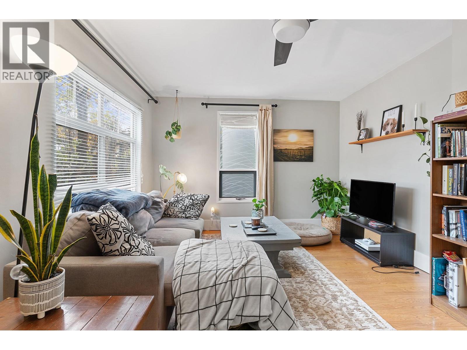 2108 33 Street, Vernon, BC - Indoor Photo Showing Living Room