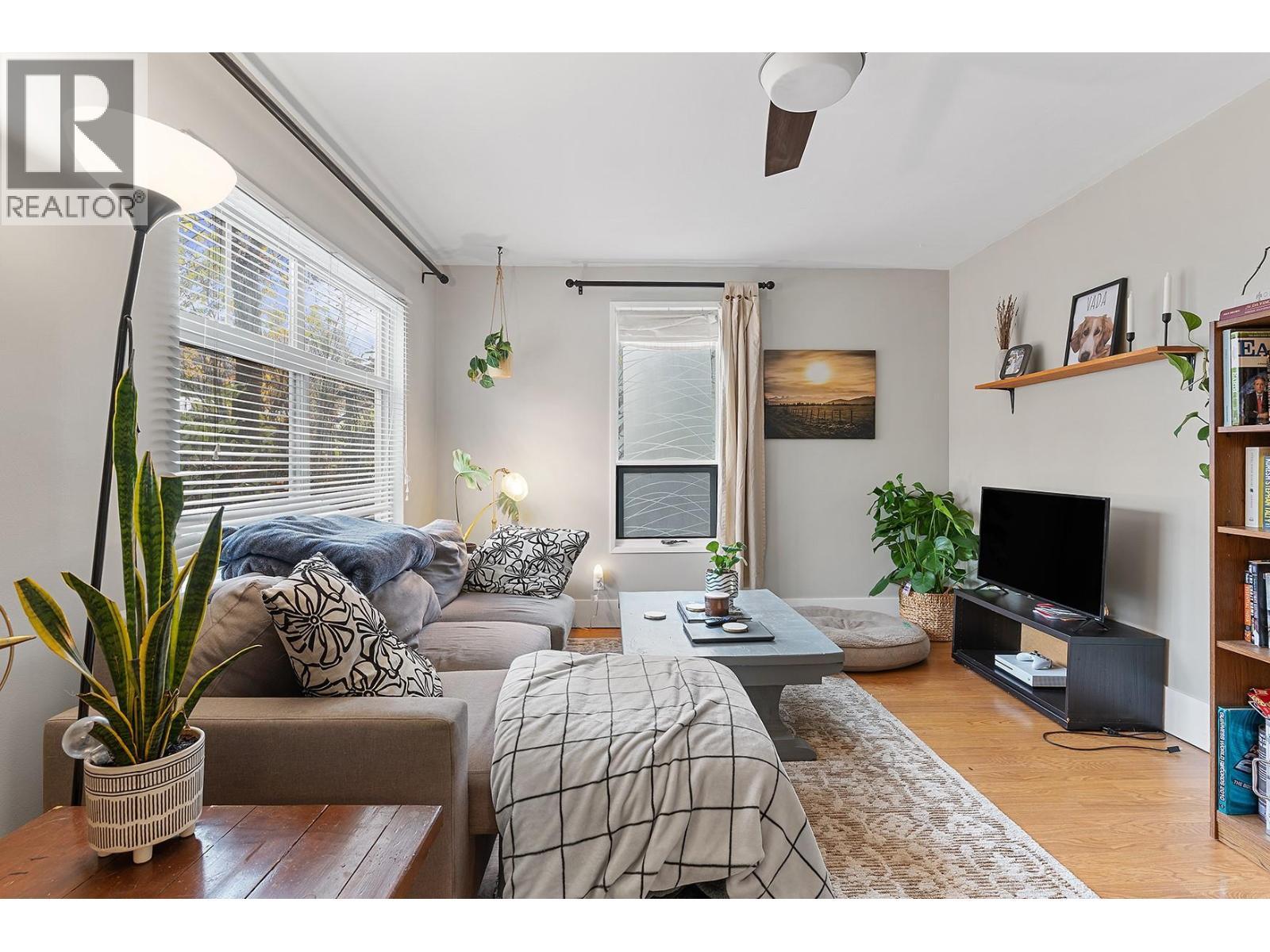 2108 33 Street, Vernon, BC - Indoor Photo Showing Living Room
