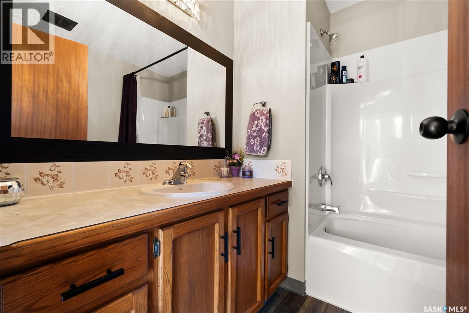 55 Duncan Crescent, Regina, SK - Indoor Photo Showing Bathroom