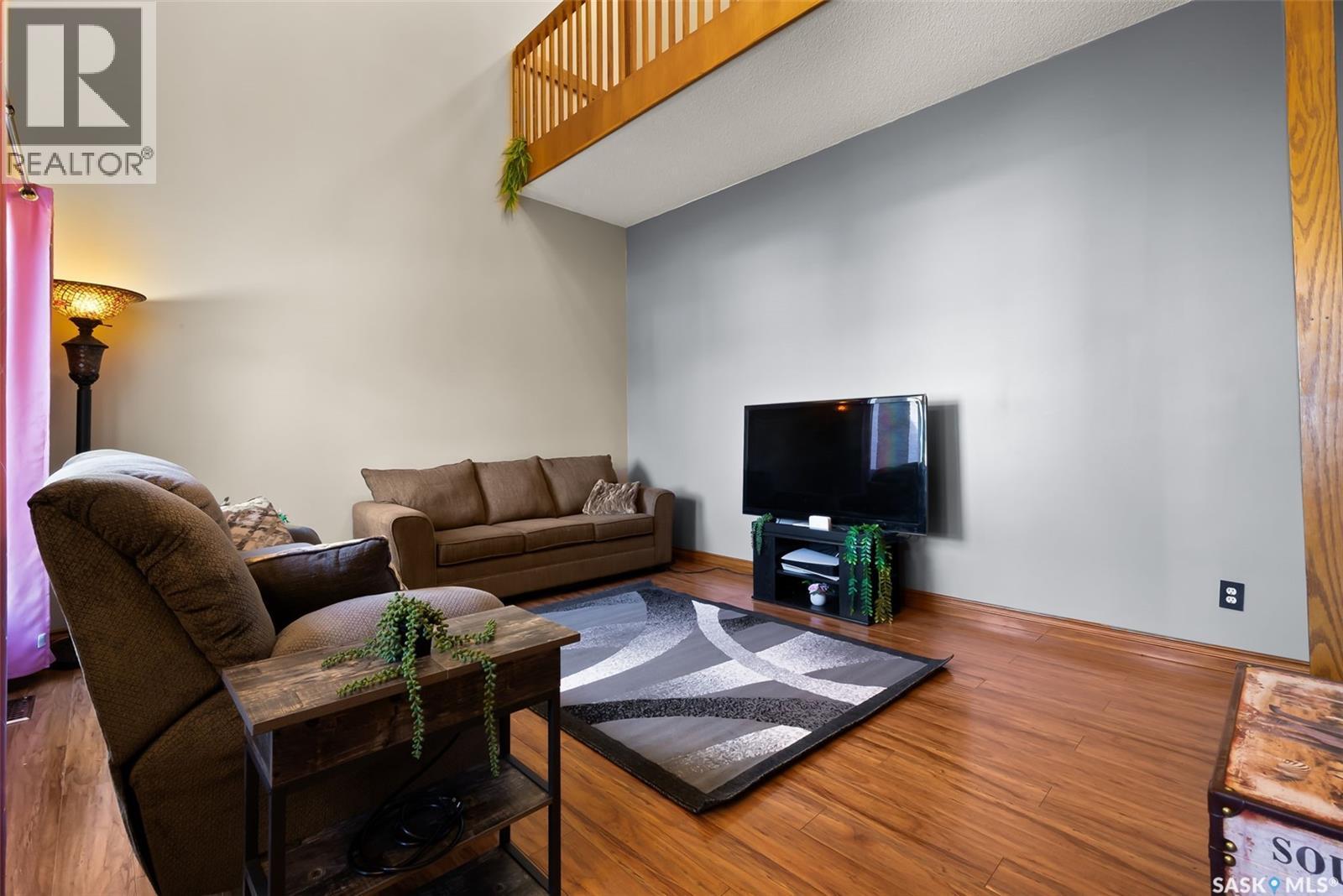 55 Duncan Crescent, Regina, SK - Indoor Photo Showing Living Room