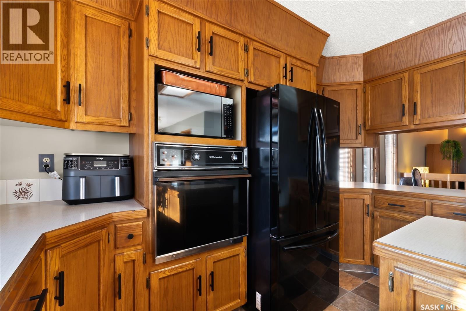 55 Duncan Crescent, Regina, SK - Indoor Photo Showing Kitchen