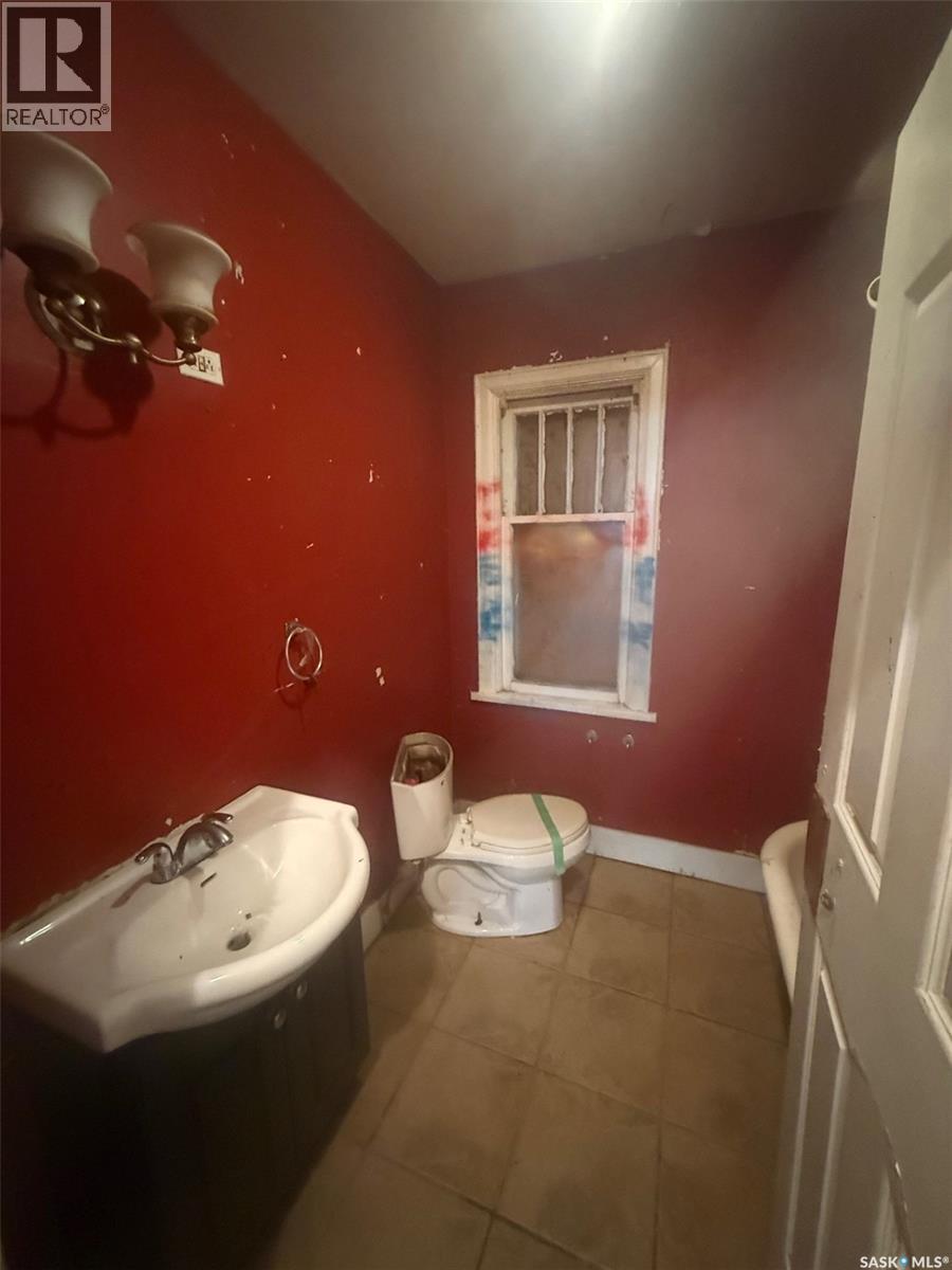 1450 Argyle Street, Regina, SK - Indoor Photo Showing Bathroom
