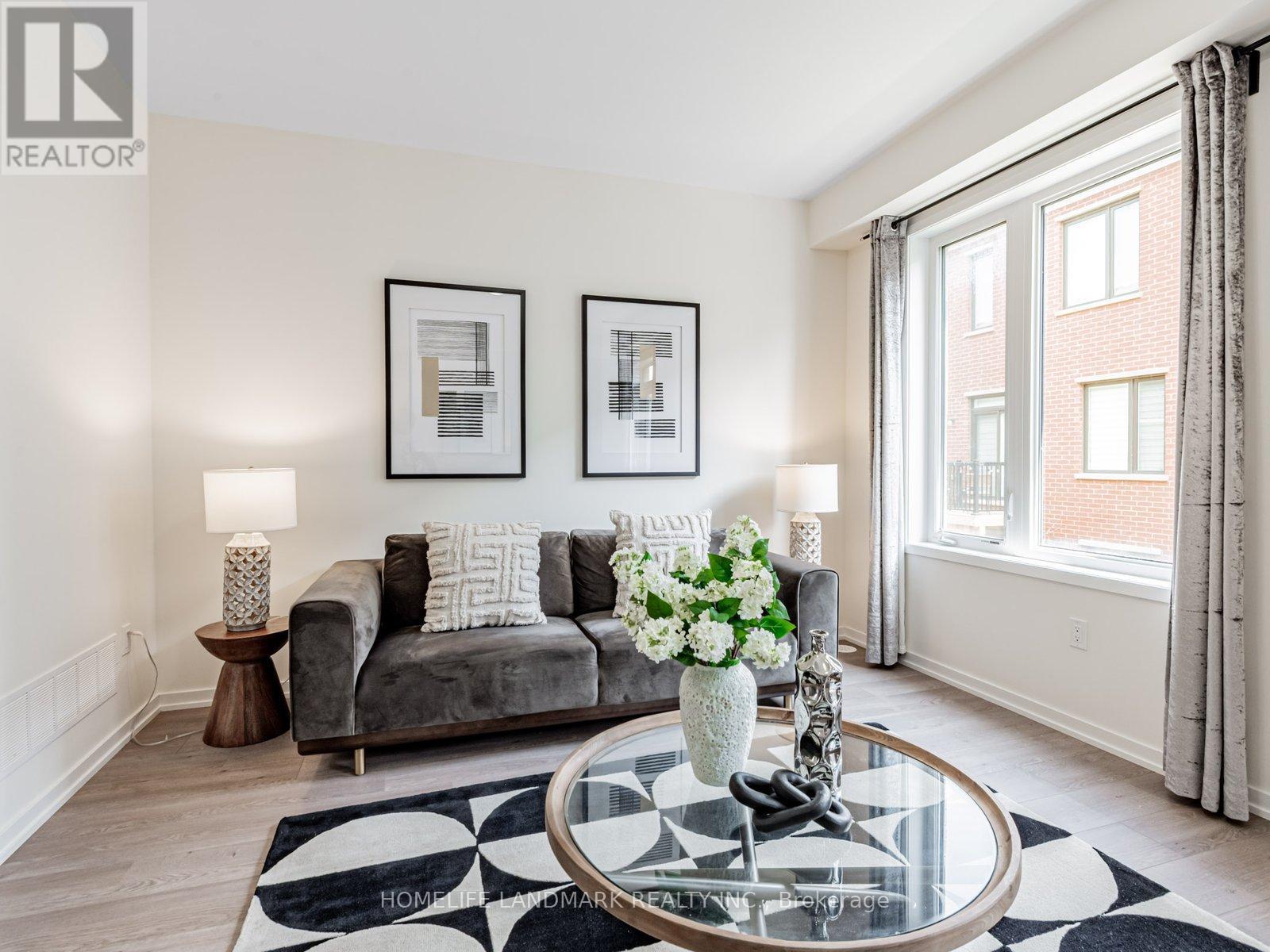 25 Origin Way, Vaughan, ON - Indoor Photo Showing Living Room