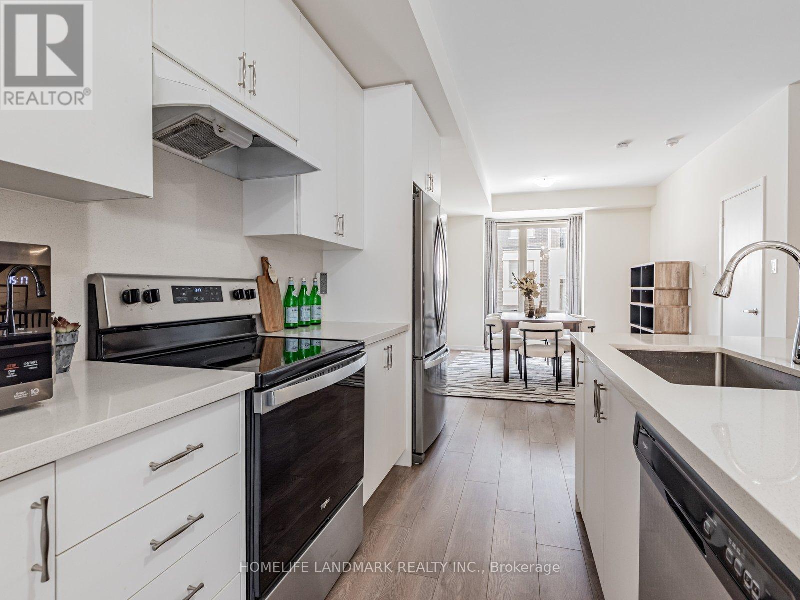 25 Origin Way, Vaughan, ON - Indoor Photo Showing Kitchen With Upgraded Kitchen