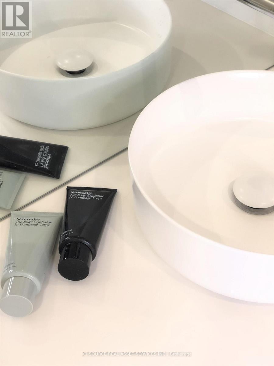 70 Crescent Road, Toronto, ON - Indoor