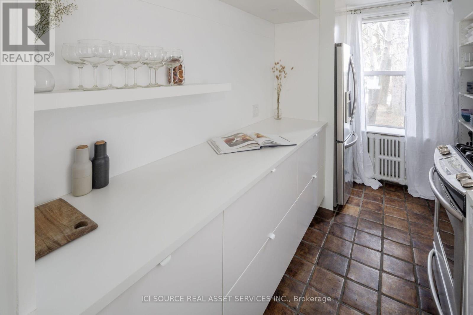 70 Crescent Road, Toronto, ON - Indoor