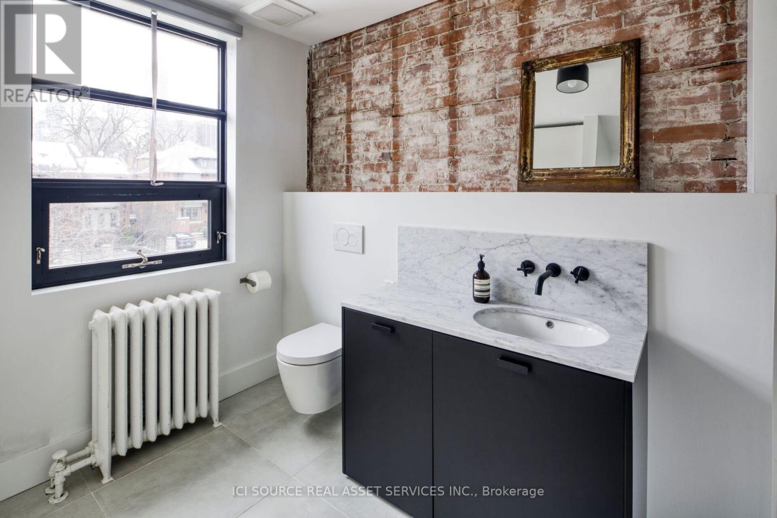 70 Crescent Road, Toronto, ON - Indoor Photo Showing Bathroom