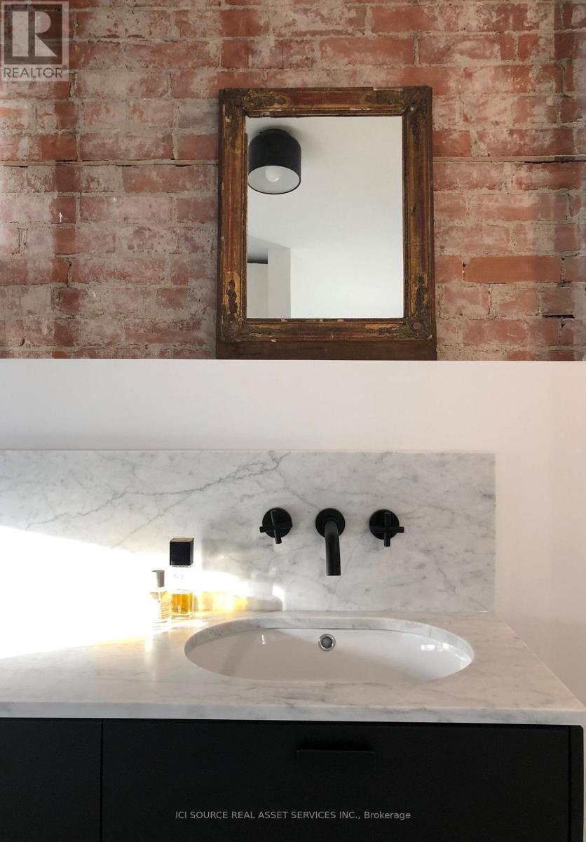 70 Crescent Road, Toronto, ON - Indoor Photo Showing Bathroom