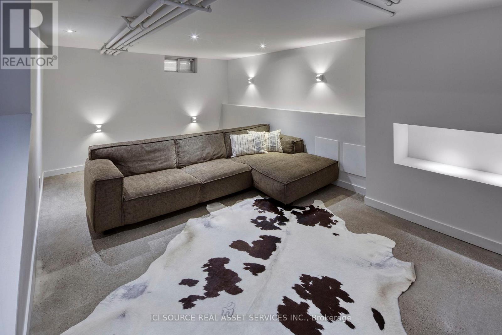 70 Crescent Road, Toronto, ON - Indoor