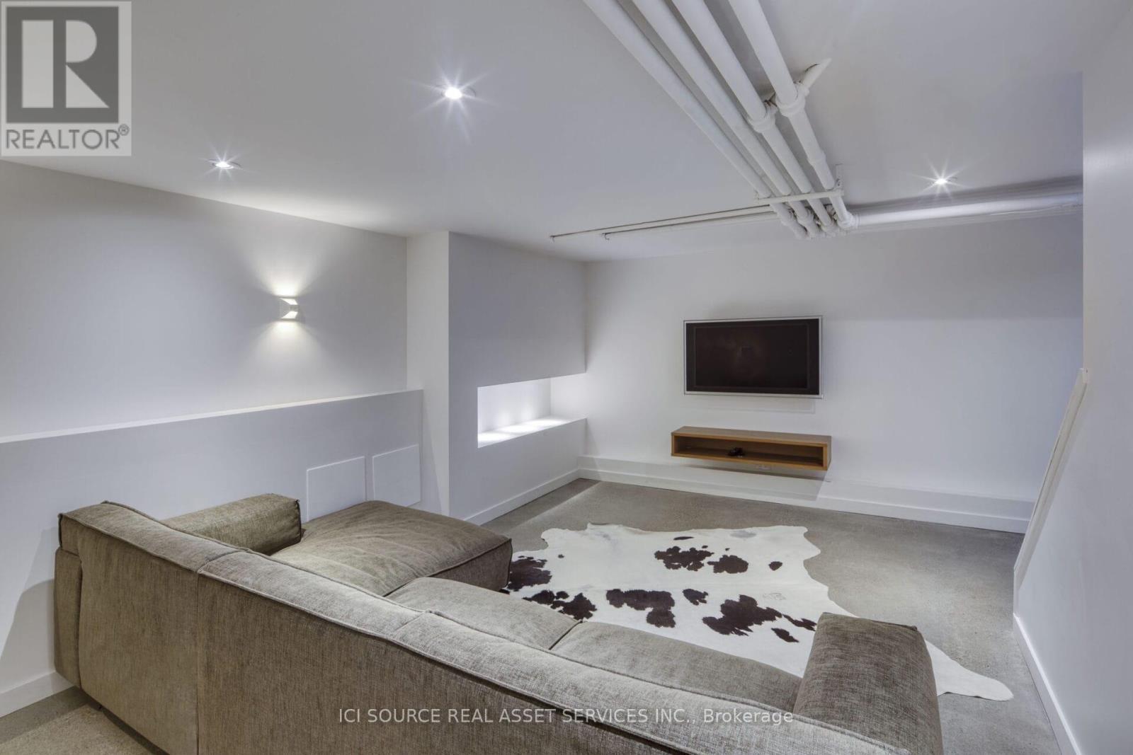 70 Crescent Road, Toronto, ON - Indoor