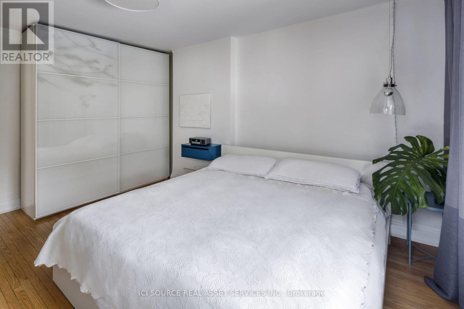 70 Crescent Road, Toronto, ON - Indoor Photo Showing Bedroom