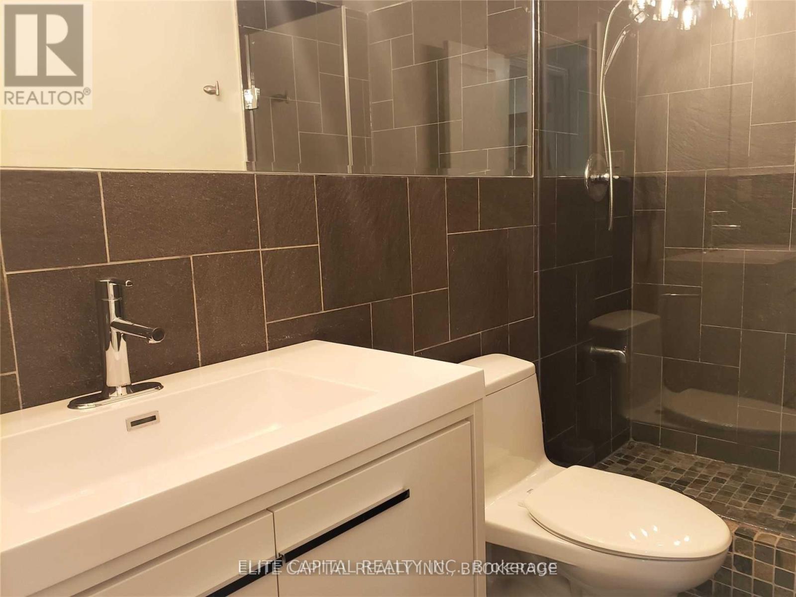 4 Bards Walk Way, Toronto, ON - Indoor Photo Showing Bathroom