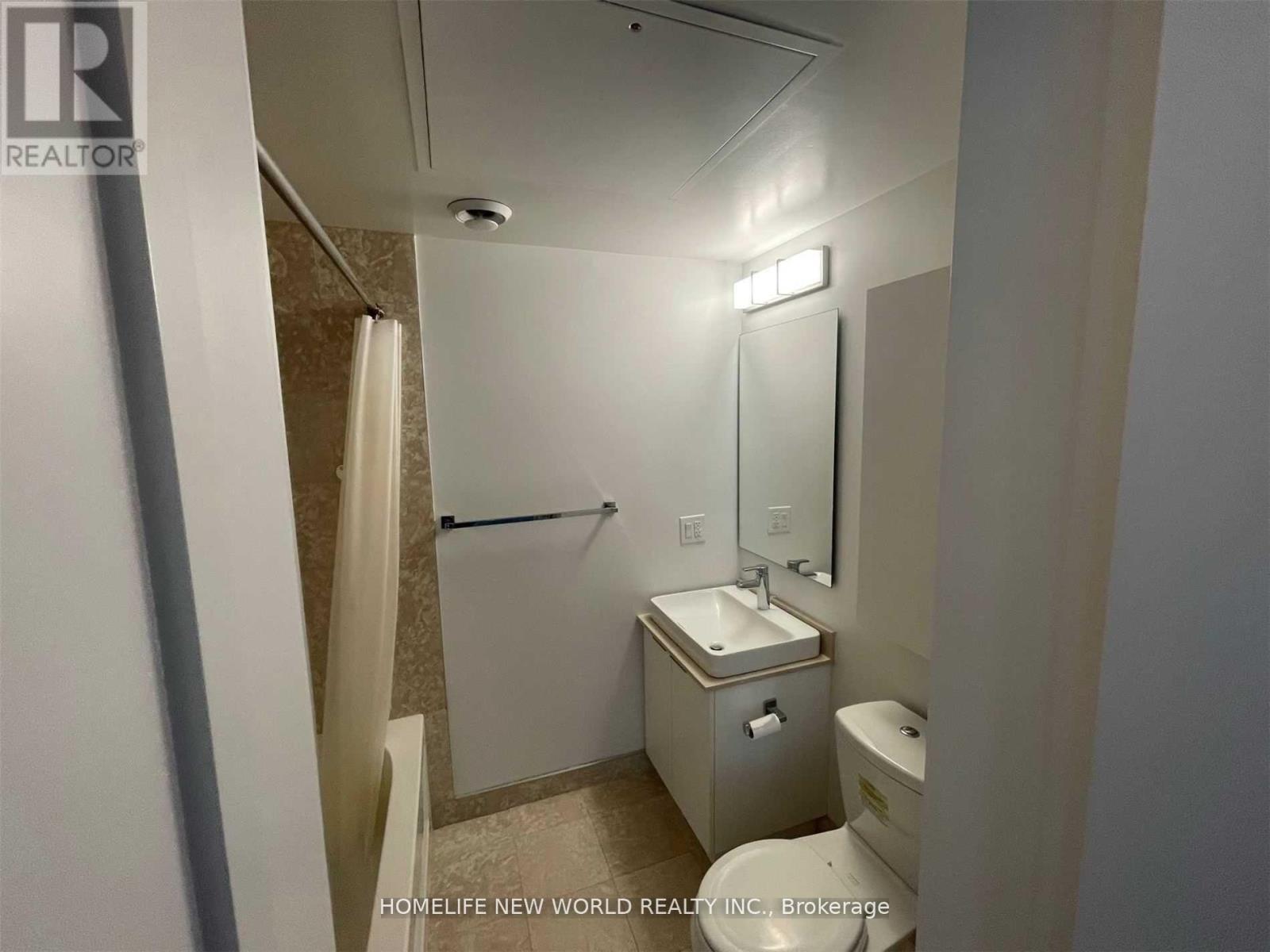 601 - 14 York Street, Toronto, ON - Indoor Photo Showing Bathroom