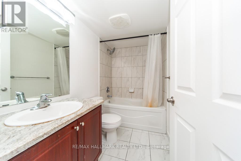 1115 - 68 Grangeway Avenue, Toronto, ON - Indoor Photo Showing Bathroom