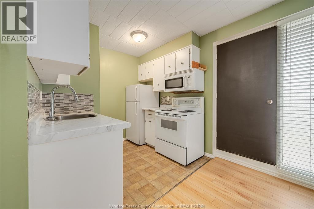 6562 Thornberry Crescent Unit# 6562, Windsor, ON - Indoor Photo Showing Kitchen