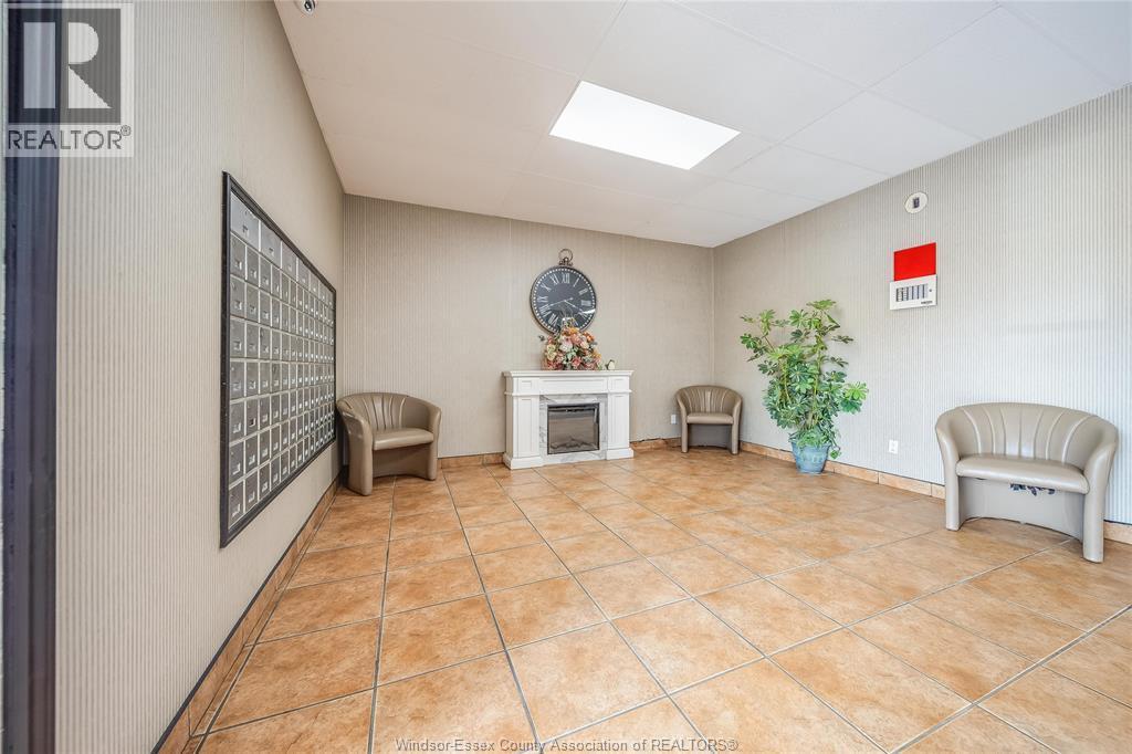 6562 Thornberry Crescent Unit# 6562, Windsor, ON - Indoor Photo Showing Other Room