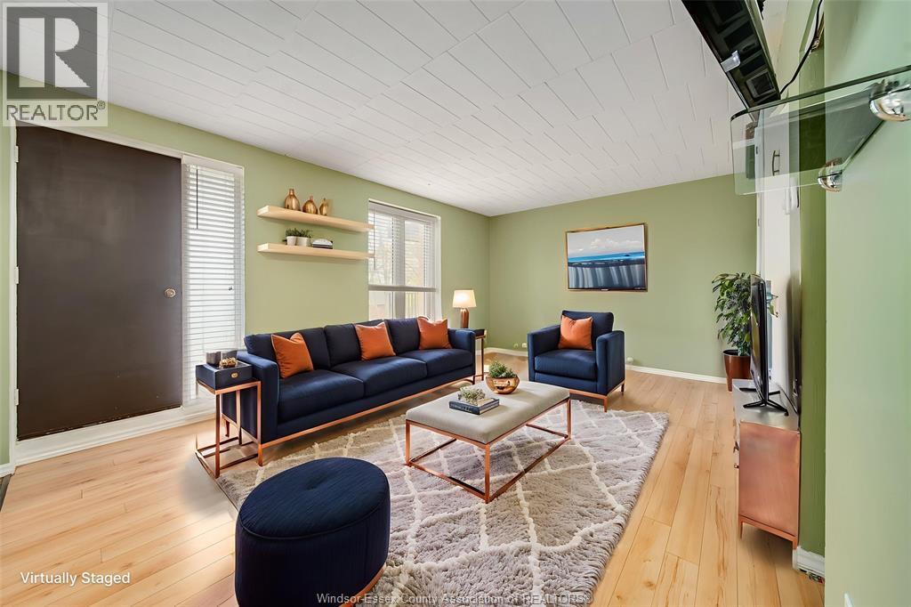 6562 Thornberry Crescent Unit# 6562, Windsor, ON - Indoor Photo Showing Living Room