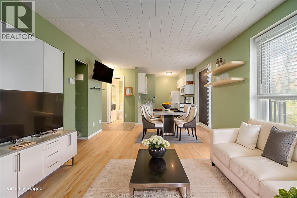 6562 Thornberry Crescent Unit# 6562, Windsor, ON - Indoor Photo Showing Living Room