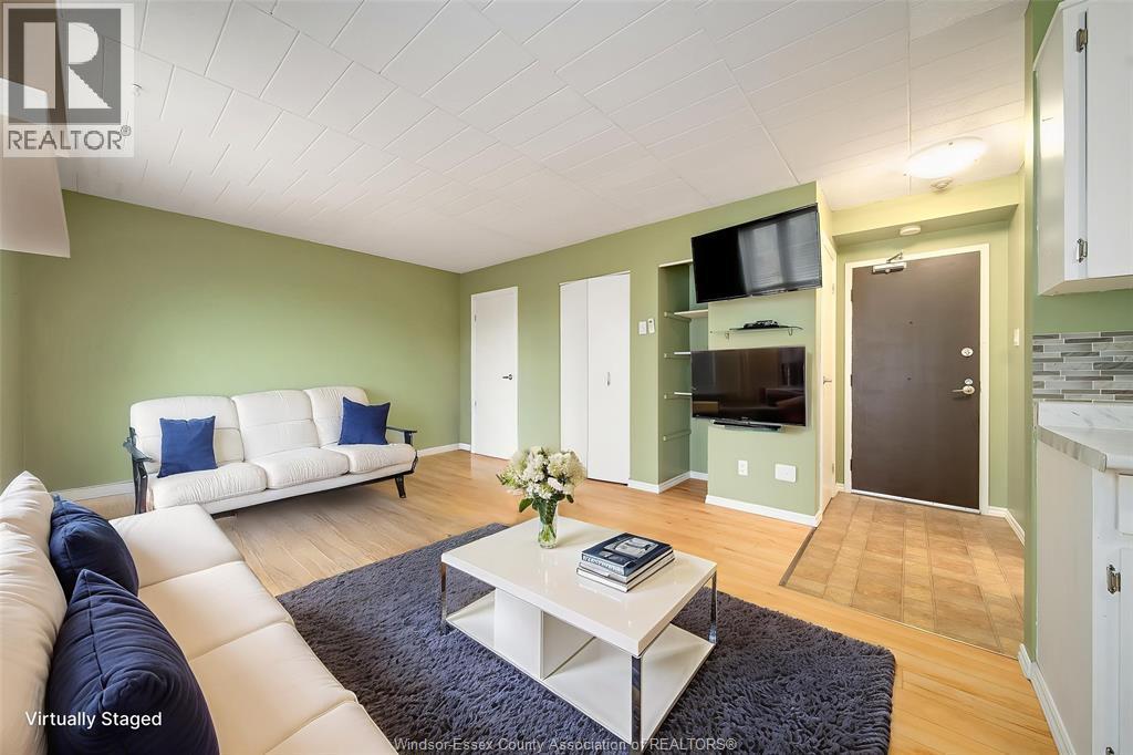 6562 Thornberry Crescent Unit# 6562, Windsor, ON - Indoor Photo Showing Living Room