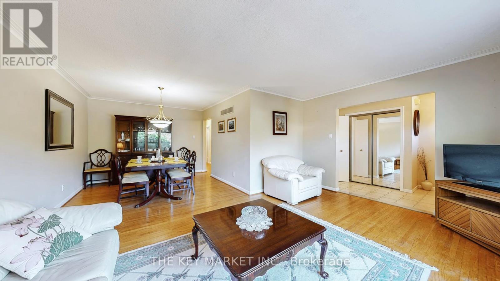 1277 Tyneburn Crescent, Mississauga, ON - Indoor Photo Showing Living Room