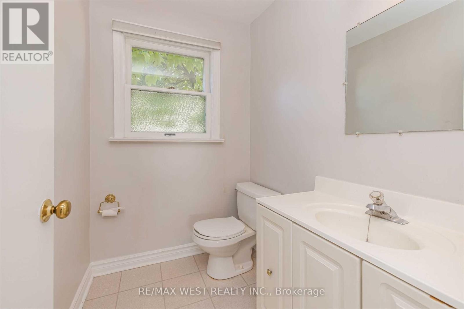 35 Queen Street S, Mississauga, ON