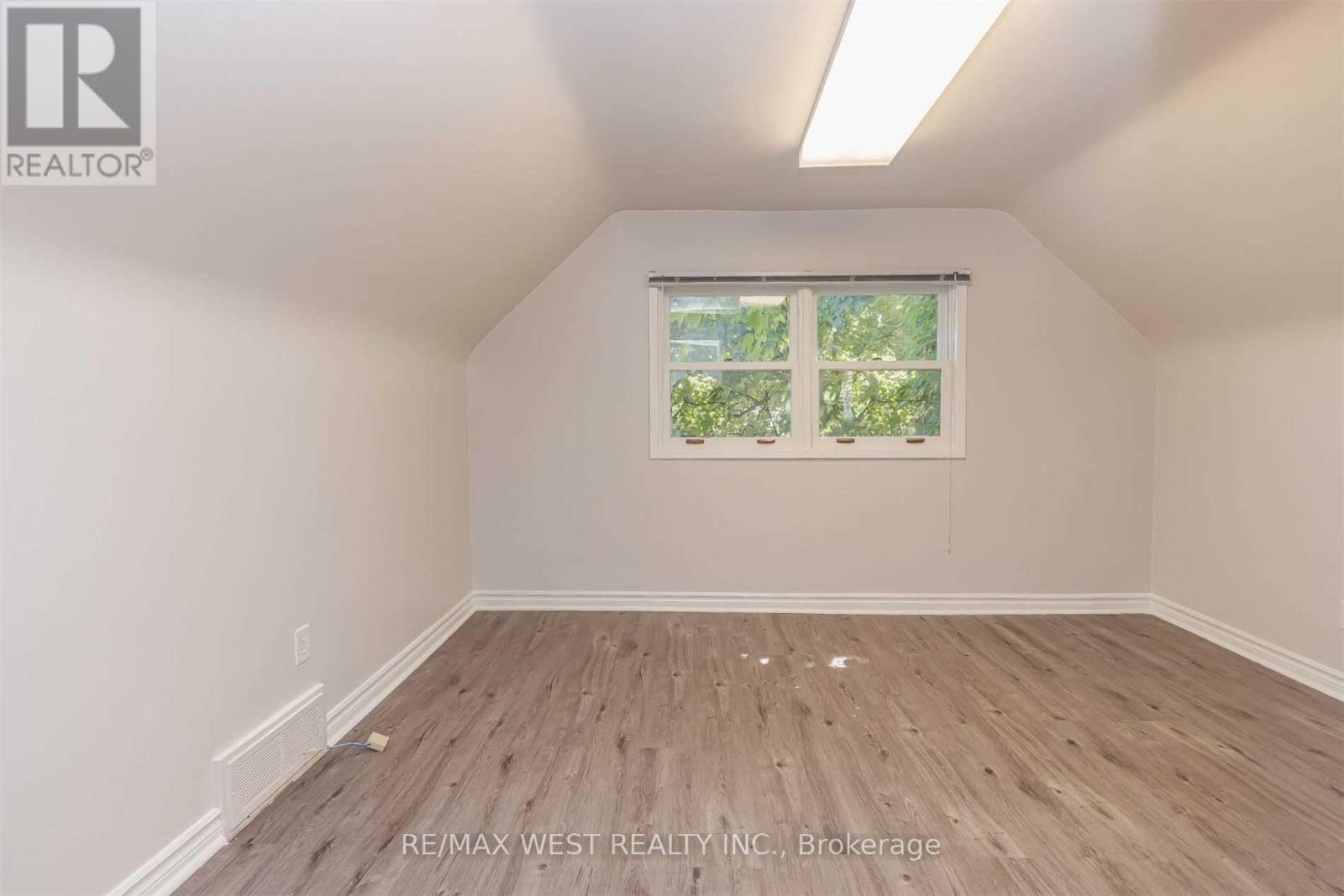 35 Queen Street S, Mississauga, ON